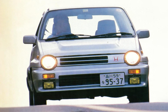 かつては憧れの対象でもあった「黄色いヘッドライト」！　イマドキの新車でまったく見かけないワケ