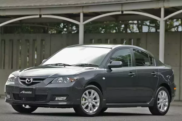 「現行は２車種のみ！　現在のマツダのセダンと過去の名車を振り返る」の画像