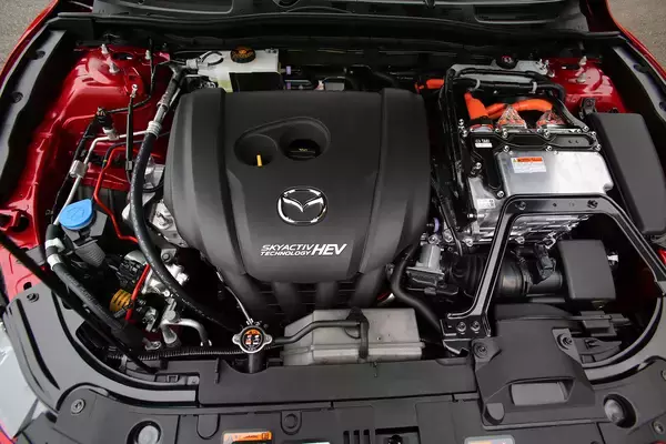 「現行は２車種のみ！　現在のマツダのセダンと過去の名車を振り返る」の画像