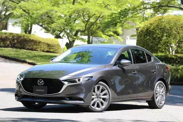 「現行は２車種のみ！　現在のマツダのセダンと過去の名車を振り返る」の画像