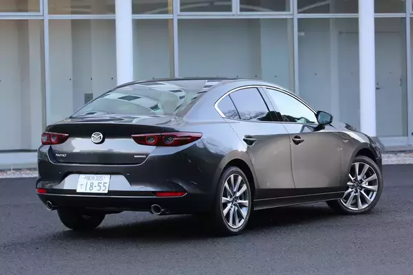 「現行は２車種のみ！　現在のマツダのセダンと過去の名車を振り返る」の画像