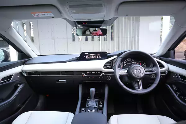 「現行は２車種のみ！　現在のマツダのセダンと過去の名車を振り返る」の画像