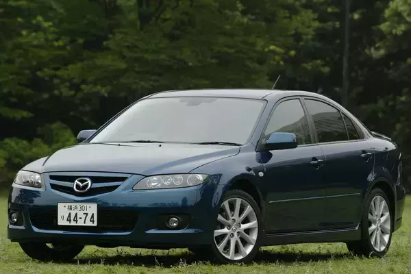 「現行は２車種のみ！　現在のマツダのセダンと過去の名車を振り返る」の画像