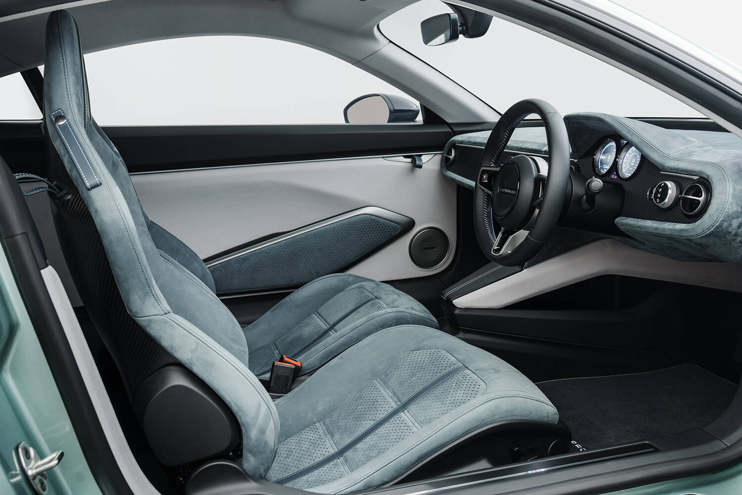 軽量コンパクトはそのままに異色なクーペモデルが登場！　ケータハムが次世代EV「プロジェクトV」を発表