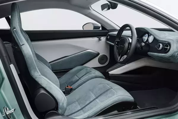 「軽量コンパクトはそのままに異色なクーペモデルが登場！　ケータハムが次世代EV「プロジェクトV」を発表」の画像