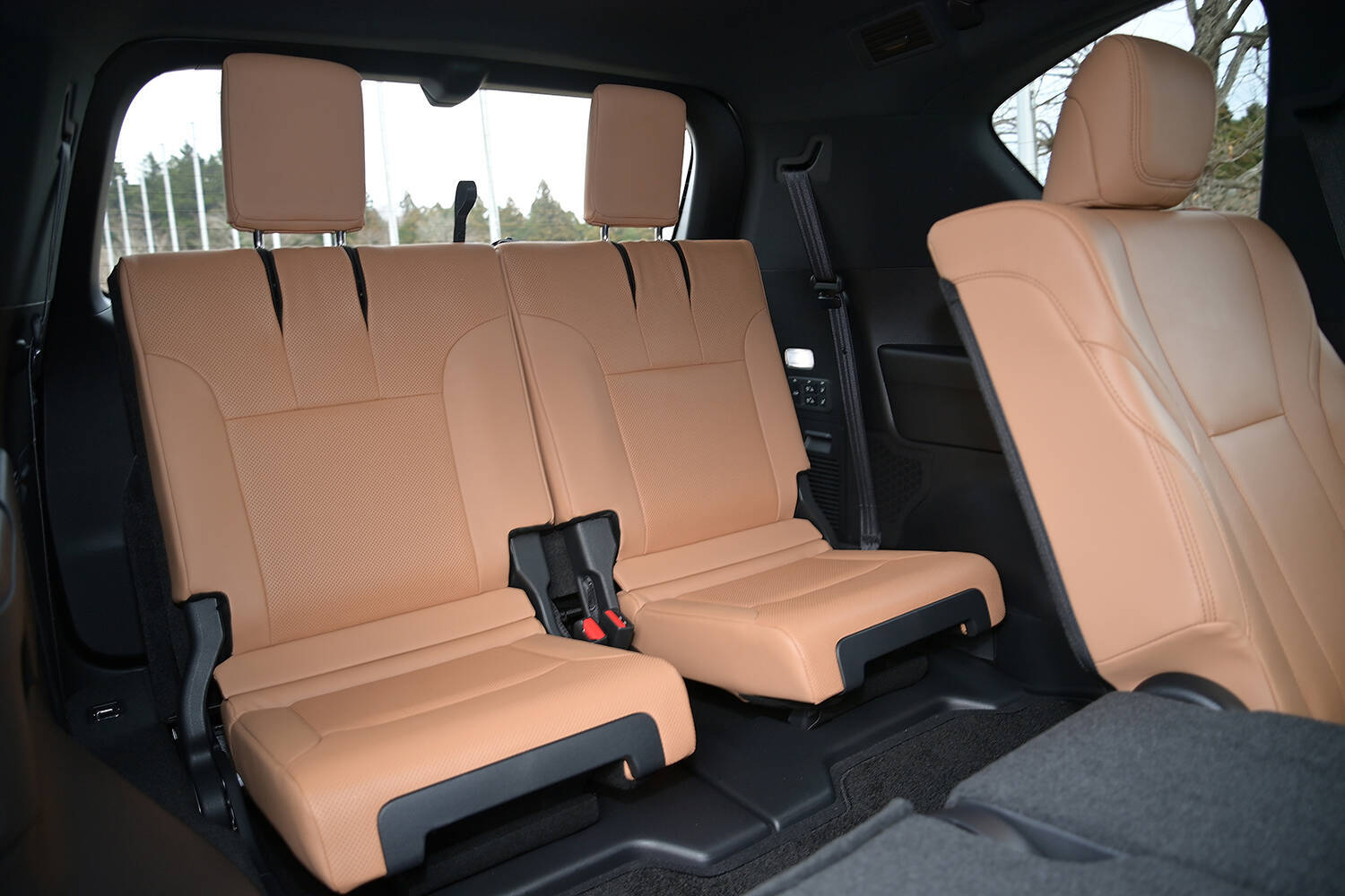 【試乗】単なる高級SUVにあらず！　レクサスLXは市街地からガチオフロードまで圧倒的な使い勝手だった