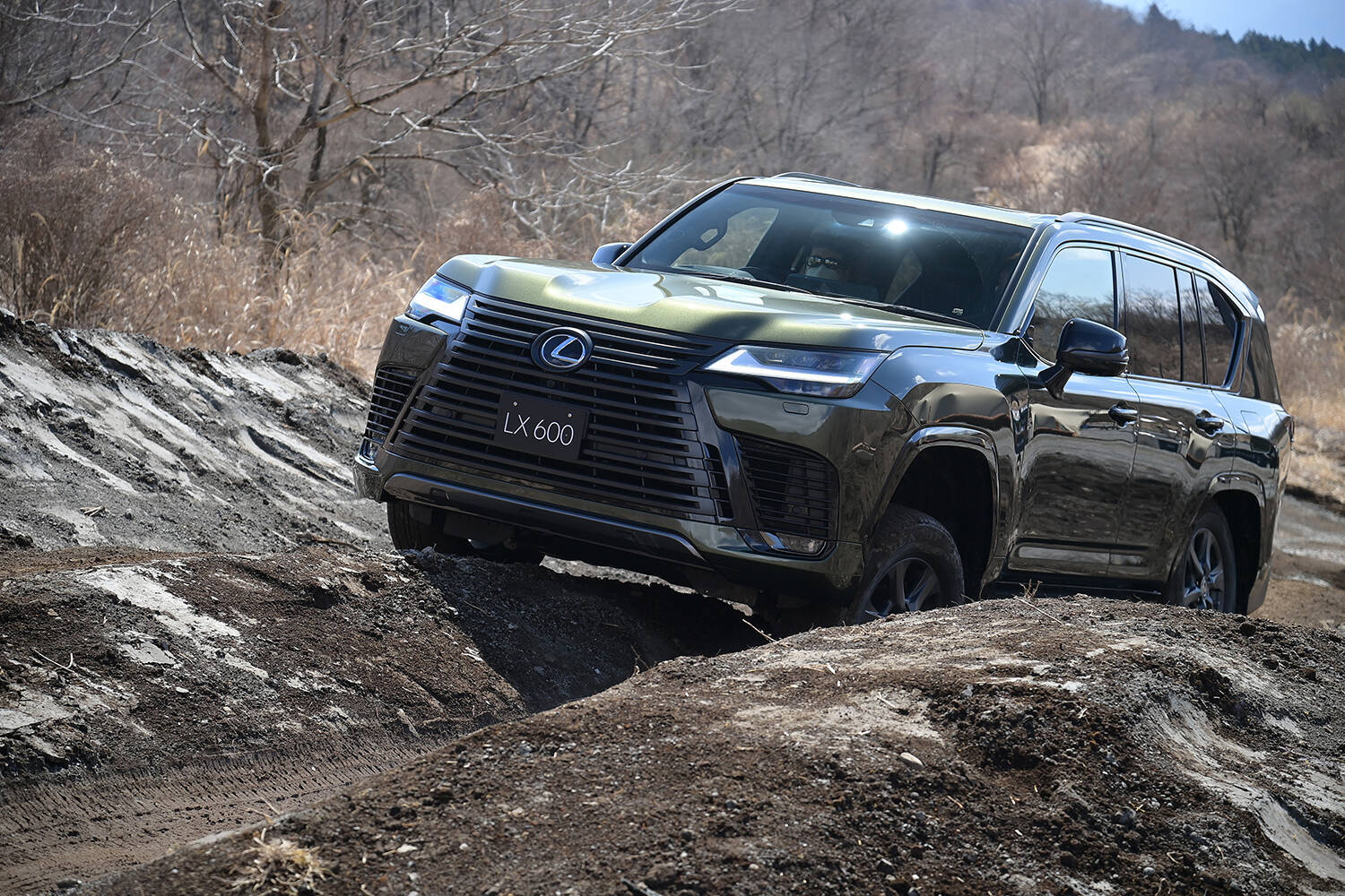 【試乗】単なる高級SUVにあらず！　レクサスLXは市街地からガチオフロードまで圧倒的な使い勝手だった