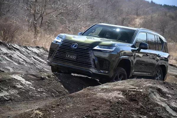 「【試乗】単なる高級SUVにあらず！　レクサスLXは市街地からガチオフロードまで圧倒的な使い勝手だった」の画像