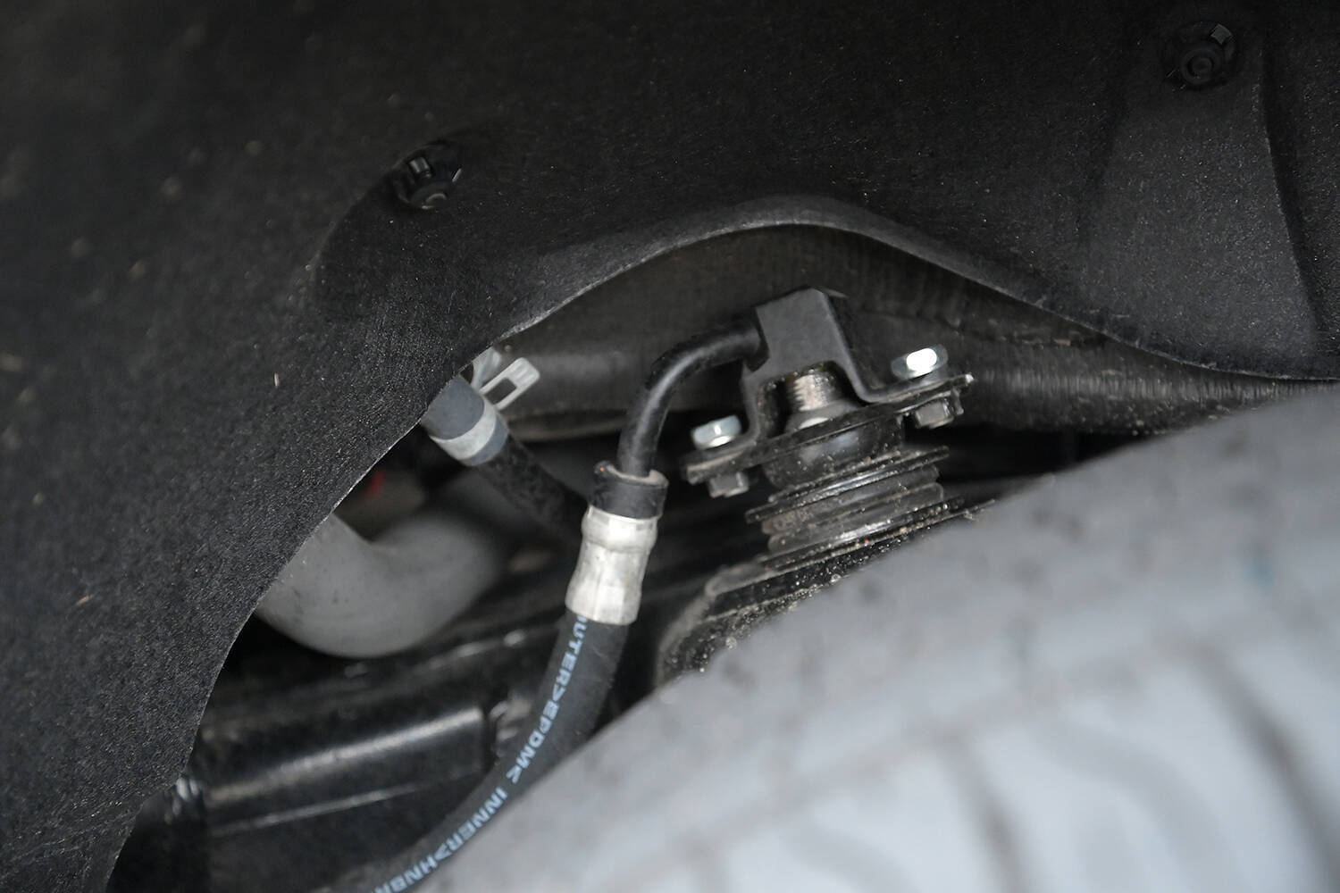 【試乗】単なる高級SUVにあらず！　レクサスLXは市街地からガチオフロードまで圧倒的な使い勝手だった