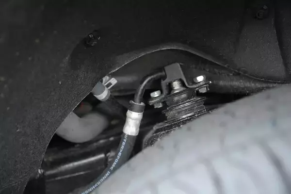 「【試乗】単なる高級SUVにあらず！　レクサスLXは市街地からガチオフロードまで圧倒的な使い勝手だった」の画像