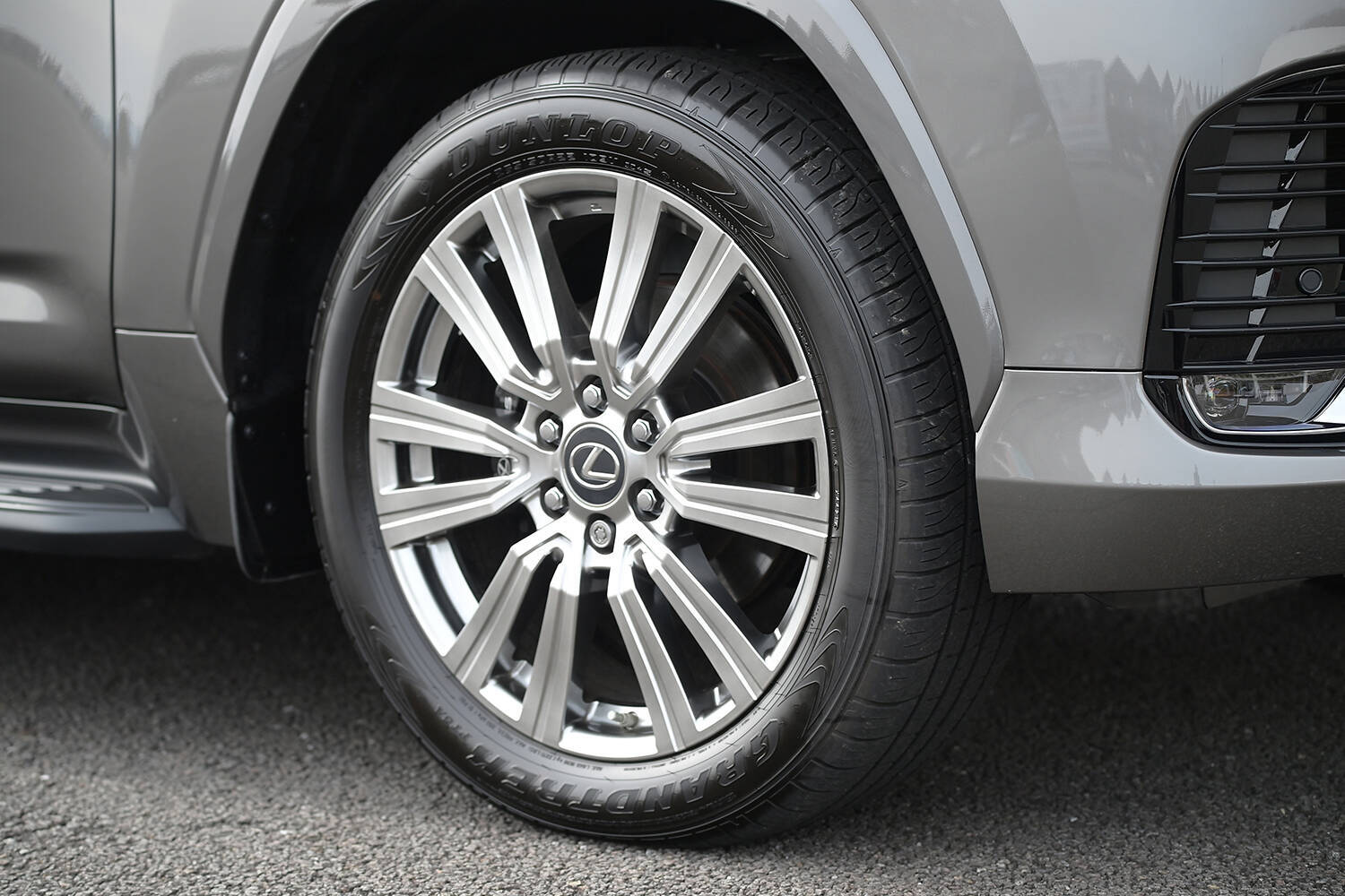 【試乗】単なる高級SUVにあらず！　レクサスLXは市街地からガチオフロードまで圧倒的な使い勝手だった