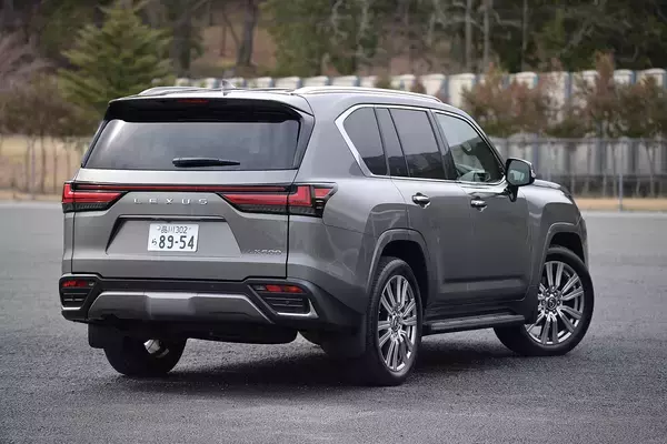 「【試乗】単なる高級SUVにあらず！　レクサスLXは市街地からガチオフロードまで圧倒的な使い勝手だった」の画像