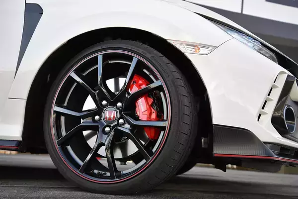 「クルマ好きに根強い「FFアレルギー」！　やっぱり「スポーツ走行はリヤ駆動」は正しいのか考えてみた」の画像