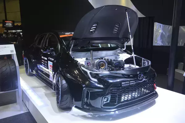 ドリ車からオフローダーまで６台を展示！　D1ドライバーもずらり揃うトーヨータイヤブース【TAS2024】
