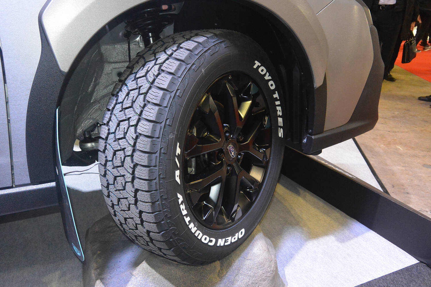 ドリ車からオフローダーまで６台を展示！　D1ドライバーもずらり揃うトーヨータイヤブース【TAS2024】