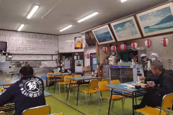 「200種類を超えるメニューに胃袋を掴まれる！　プロから家族連れまで愛されまくった人情味溢れる「食堂SS」【懐かしのドライブイン探訪その３】」の画像