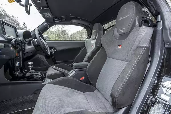 「「軽自動車も高くなった」の声は本当だった！　普通車が余裕で買える超高額軽３台の価格に驚き」の画像