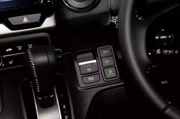 「「軽自動車も高くなった」の声は本当だった！　普通車が余裕で買える超高額軽３台の価格に驚き」の画像