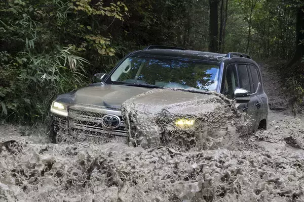 「カーボンニュートラル？　わかっちゃいるけどヤメられない！　まだまだ日本はガソリンエンジン車が元気だぞ」の画像