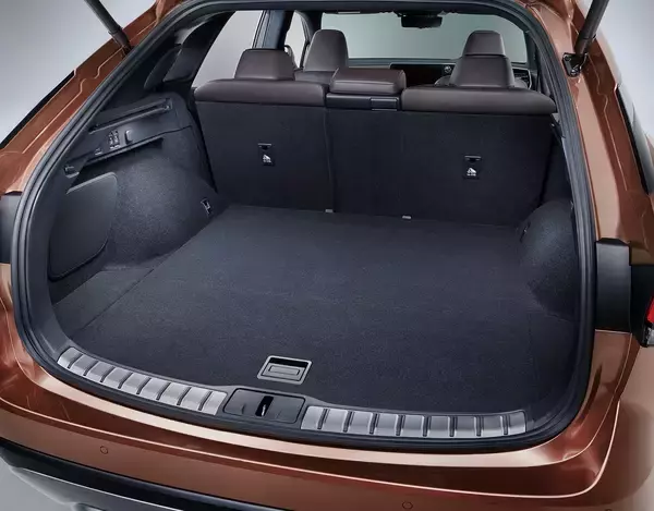 「新時代のレクサスへ向けた大きな一歩はこの１台から！　プレミアムSUVの金字塔「レクサスRX」を販売」の画像