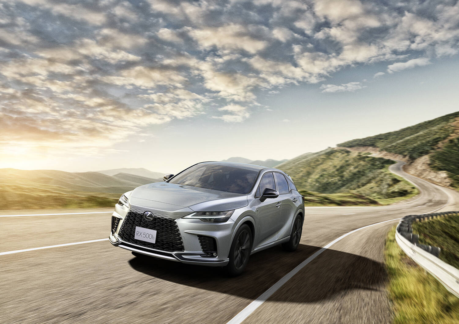 新時代のレクサスへ向けた大きな一歩はこの１台から！　プレミアムSUVの金字塔「レクサスRX」を販売