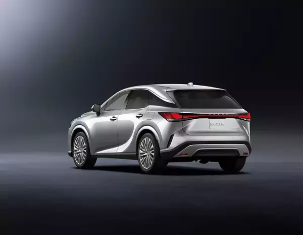 「新時代のレクサスへ向けた大きな一歩はこの１台から！　プレミアムSUVの金字塔「レクサスRX」を販売」の画像