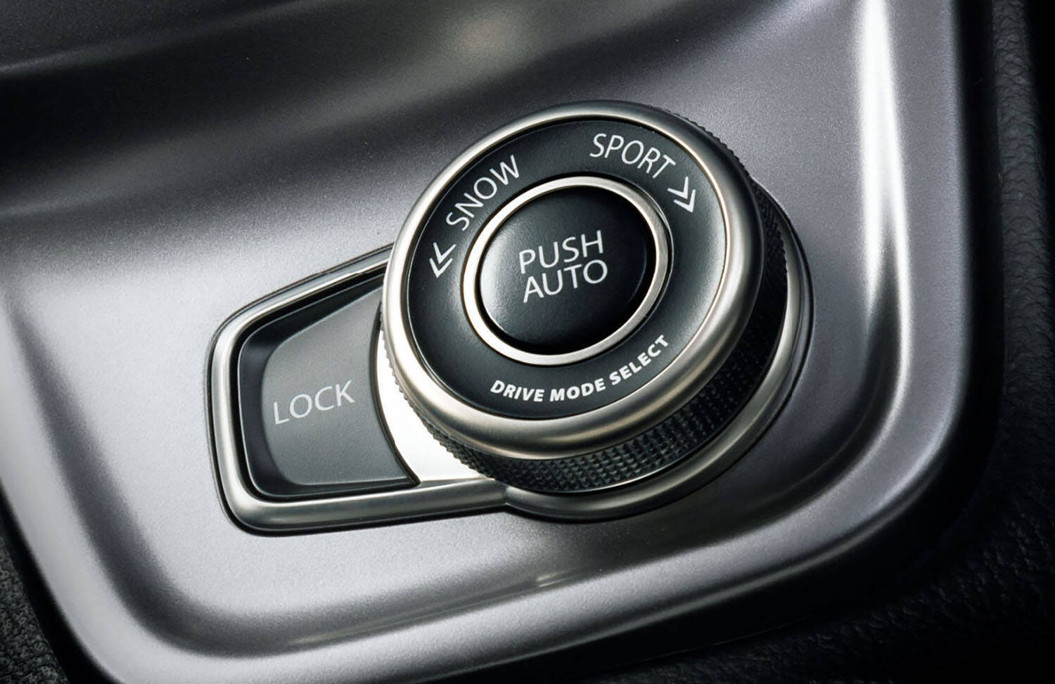 エスクードがハイブリッドになって帰ってきた！　19.6km/Lの燃費を実現して価格は297万円