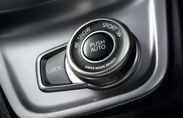 「エスクードがハイブリッドになって帰ってきた！　19.6km/Lの燃費を実現して価格は297万円」の画像