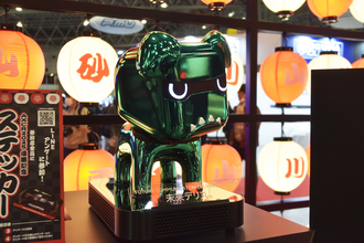 提灯に誘い込まれたらそこはデリカワールド！　新型クロカンSUVの投入も語られた三菱の「デリカ祭り」が楽しすぎる【東京オートサロン2026】