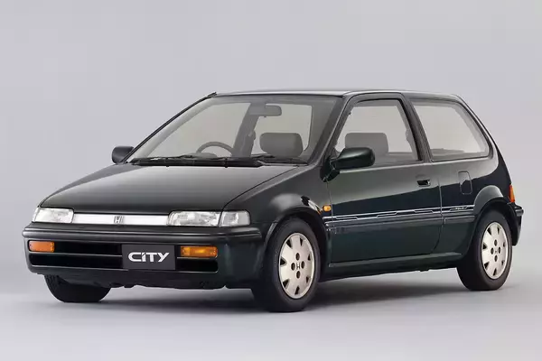 「正直デビュー時はそこまで人気なかった！　とあるキッカケで中古人気が爆発したクルマ３台」の画像