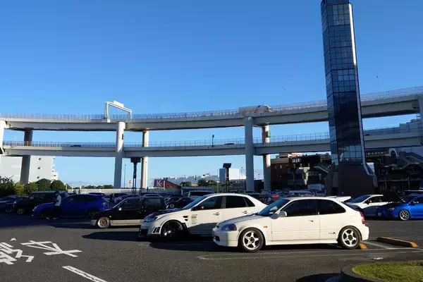 見知らぬ相手から「売って」！　同車種オーナーからマウント！　鈍感力がないと辛いスポーツカーオーナーの「気苦労」５つ