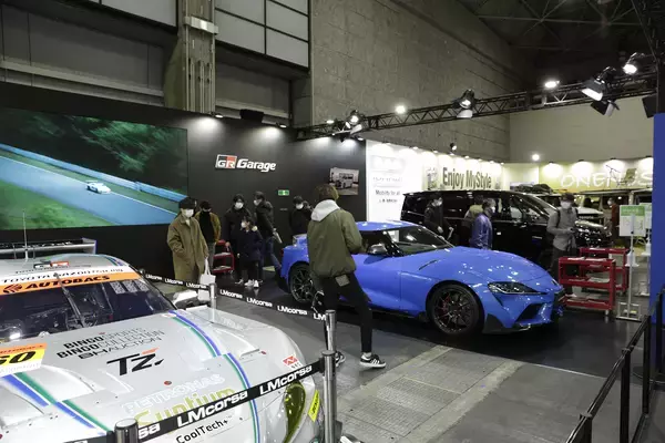 「GRパーツを装着した新型ヴォクシーがお出迎え！　話題のデモカー大集結の大阪トヨペットブース【大阪オートメッセ2022】」の画像