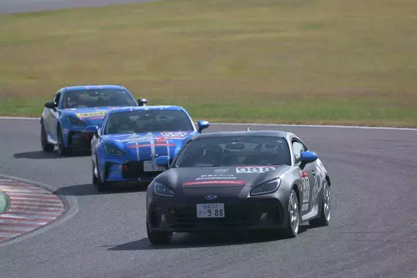 「GR86＆BRZレースの参戦ハードルと面白さはどのぐらい？　参戦ドライバーに直撃した」の画像