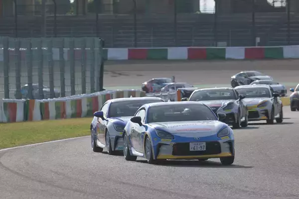 「GR86＆BRZレースの参戦ハードルと面白さはどのぐらい？　参戦ドライバーに直撃した」の画像