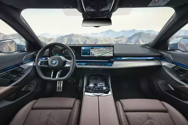 「Eセグメントの人気車種がモデルチェンジ！　BMW５シリーズに日本限定の「THE FIRST EDITION」が登場」の画像