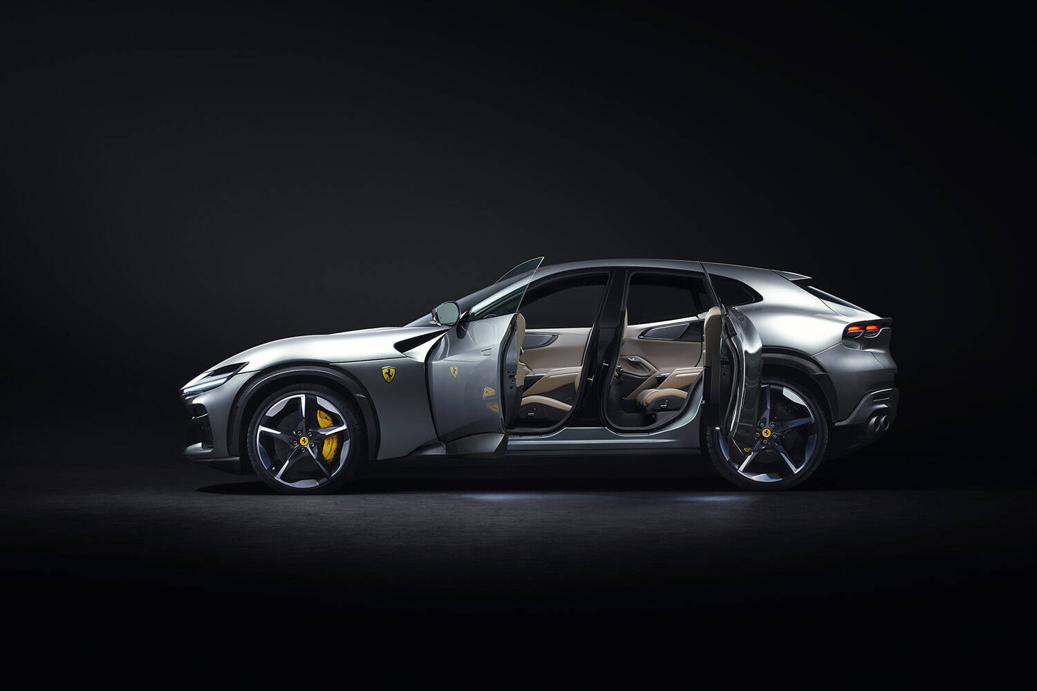 フェラーリのSUVは現地価格で約5600万円！　ブランド初の4ドアモデルとなるプロサングエを発表