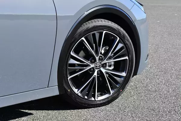 「【試乗】新型プリウスはカッコイイだけじゃなくて走りも相当いいぞ！　まだ発売前のPHEVはさらに衝撃だった」の画像