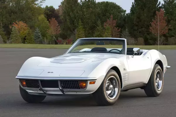 「トヨタ2000GTに見た目も名前もソックリなオペル1900GT！　でもこんな横回転式ヘッドライトは唯一無二!!」の画像