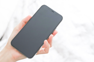 スマートフォンを横Ｇからホールディング!?　BRIDEから限定100個の超リアルなフルバケットシート風スマホスタンドが登場