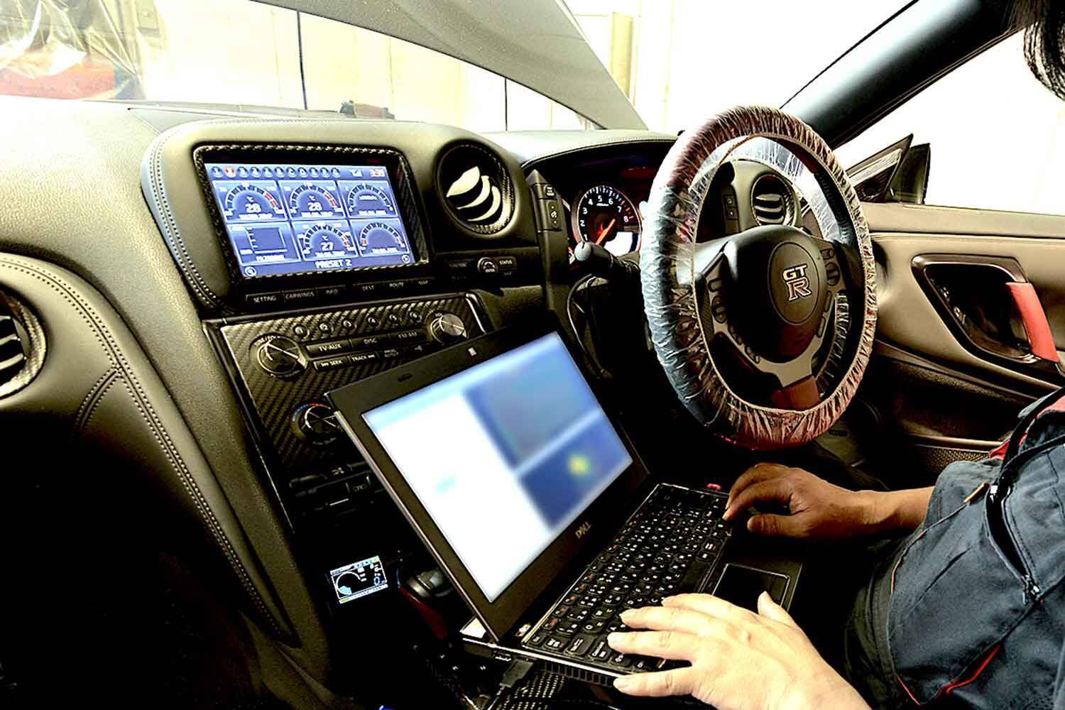 クルマが「ドライバーのクセを学習する」という噂はウソ！　ECUの真実とは？