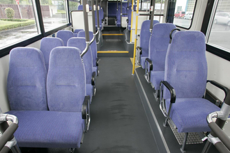 後席シートベルト未装着の罰則が運転者に科されるニッポンっておかしくない？　海外は装着しなかったバスの乗客が罰せられる……ってそれが当然だろ