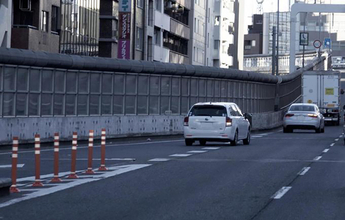 高速道路の「ノロノロ合流」は危険なだけじゃなく違反に繋がる可能性もある！　合流車線は「速やかに加速」が正解だった!!