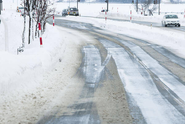 即日洗わないと錆びちゃう 雪道走行で塩カルが付着したらいつまでに洗車すべきか 22年2月3日 エキサイトニュース