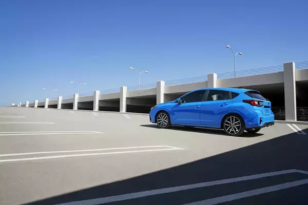 「走りも安全性もパワーアップして生まれ変わった６代目が初公開！　米国にてスバル新型インプレッサを発表」の画像