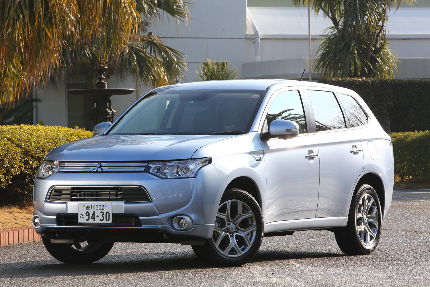 新車じゃとても手がでなかった「お高いSUV」が100万円前後！　お得すぎる中古モデル５選