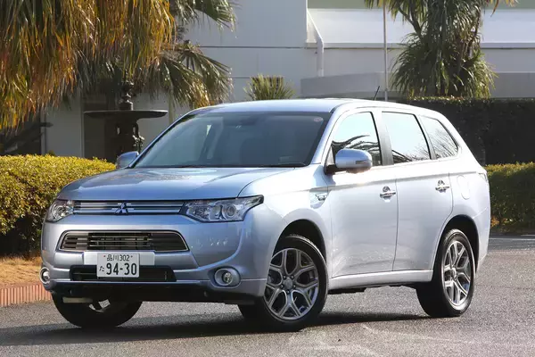 「新車じゃとても手がでなかった「お高いSUV」が100万円前後！　お得すぎる中古モデル５選」の画像