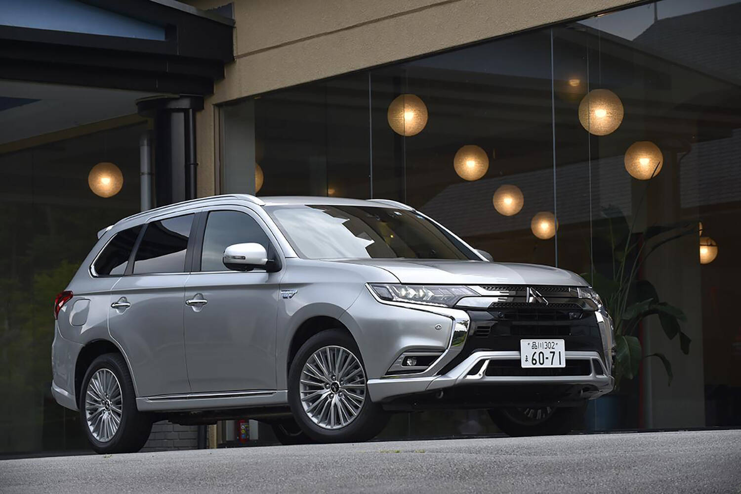 新車じゃとても手がでなかった「お高いSUV」が100万円前後！　お得すぎる中古モデル５選