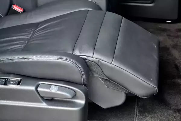 「中国製とか色メガネで見てると損するぞ！　復活したホンダ・オデッセイは２列目席と装備の進化がスゴイ」の画像