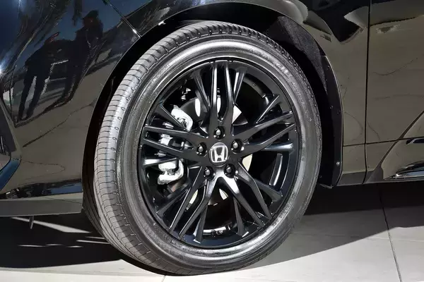 「中国製とか色メガネで見てると損するぞ！　復活したホンダ・オデッセイは２列目席と装備の進化がスゴイ」の画像