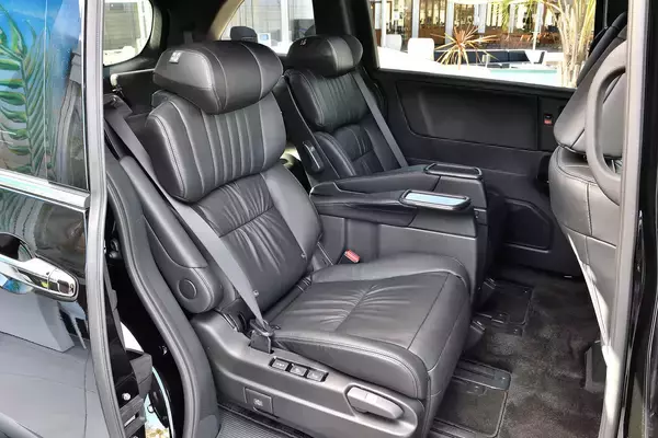 「中国製とか色メガネで見てると損するぞ！　復活したホンダ・オデッセイは２列目席と装備の進化がスゴイ」の画像